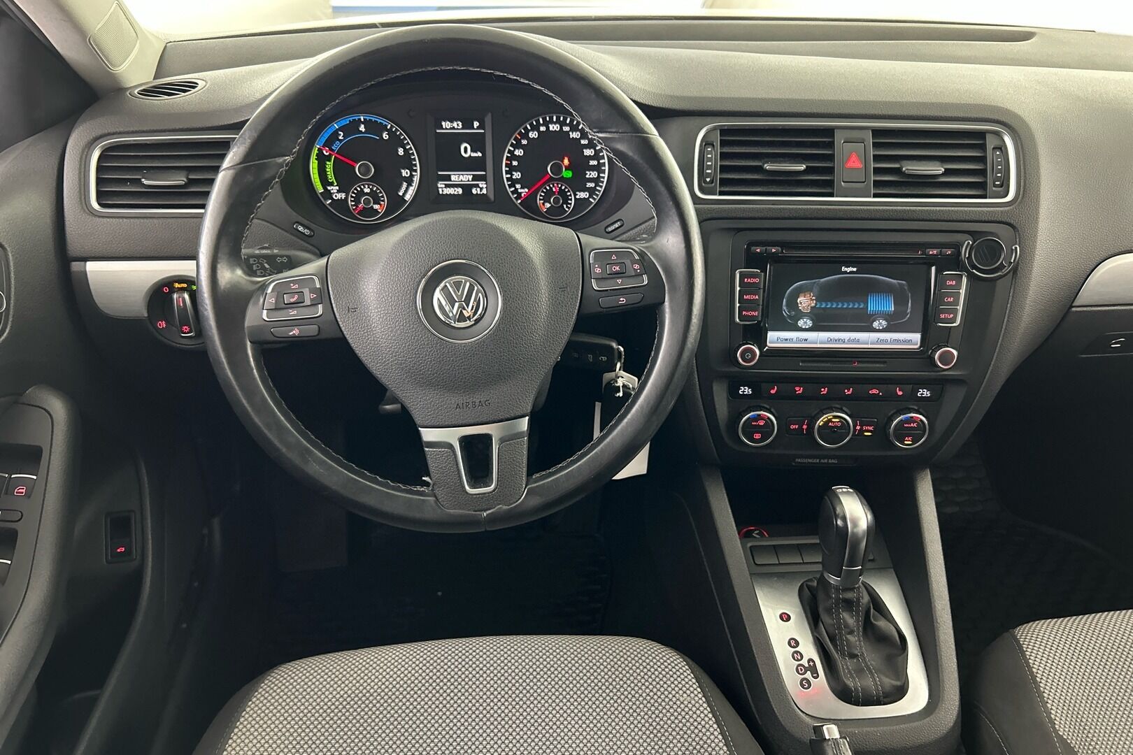 Volkswagen Jetta iso kuva 13