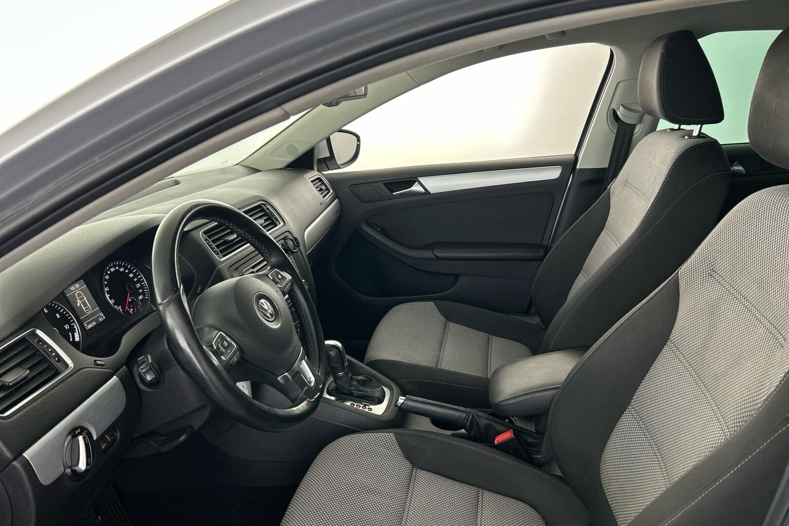 Volkswagen Jetta iso kuva 14