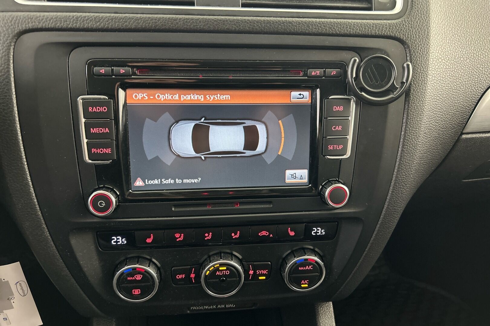 Volkswagen Jetta iso kuva 15