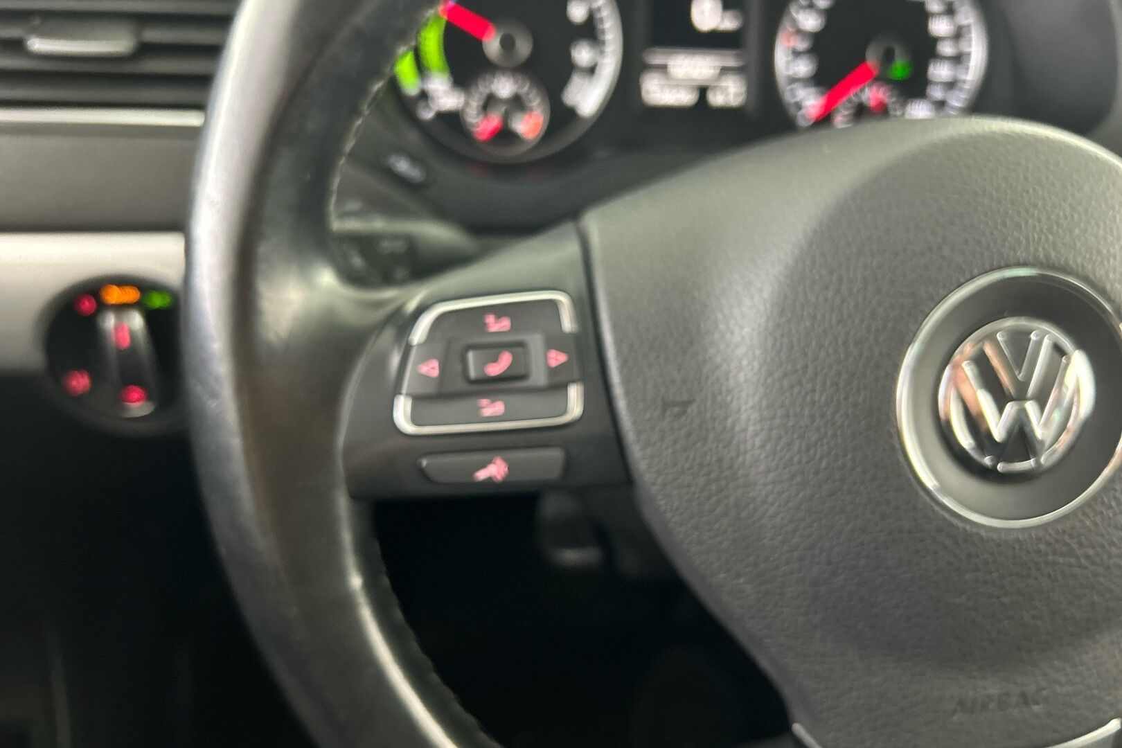 Volkswagen Jetta iso kuva 18