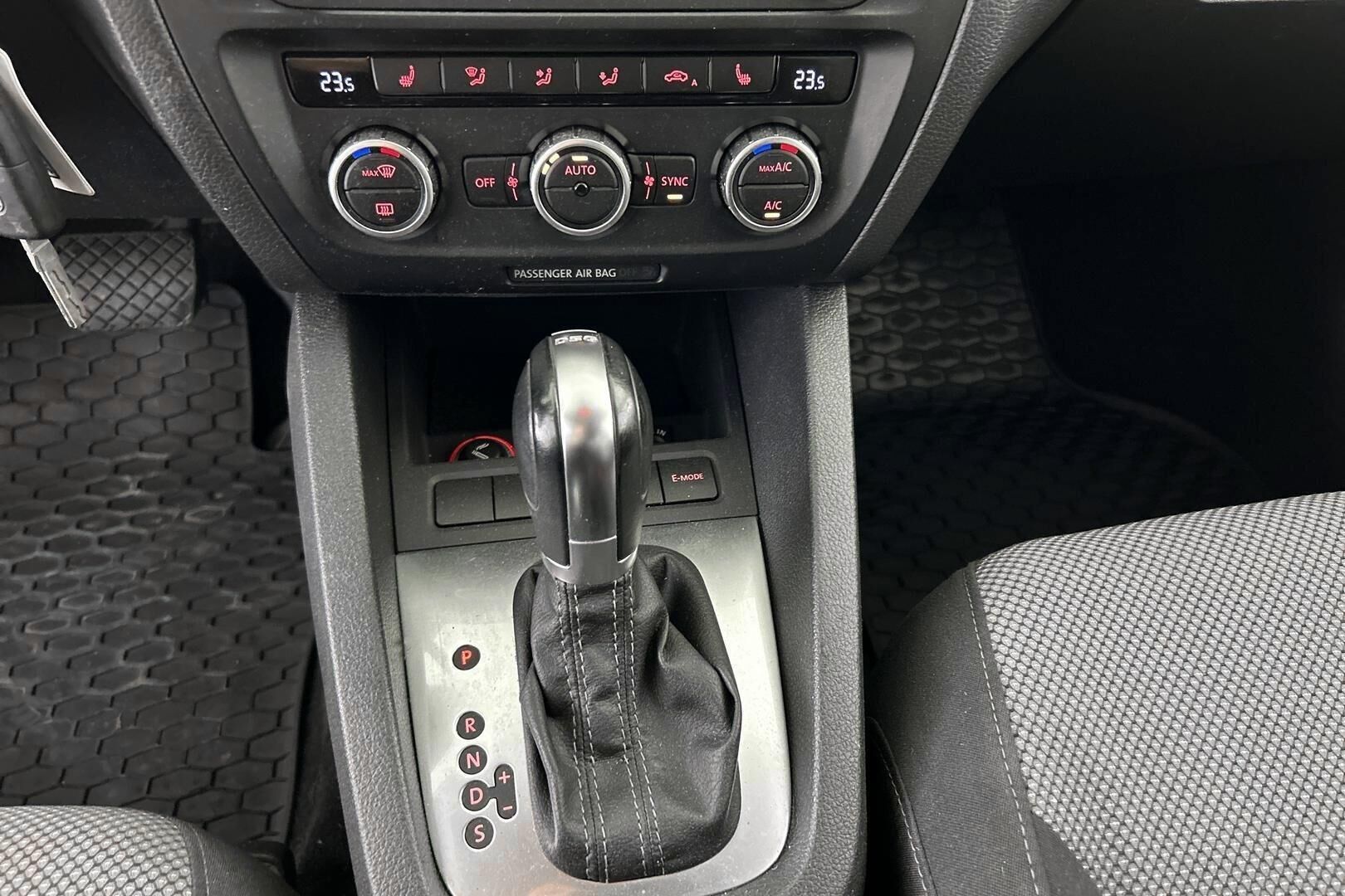 Volkswagen Jetta iso kuva 18