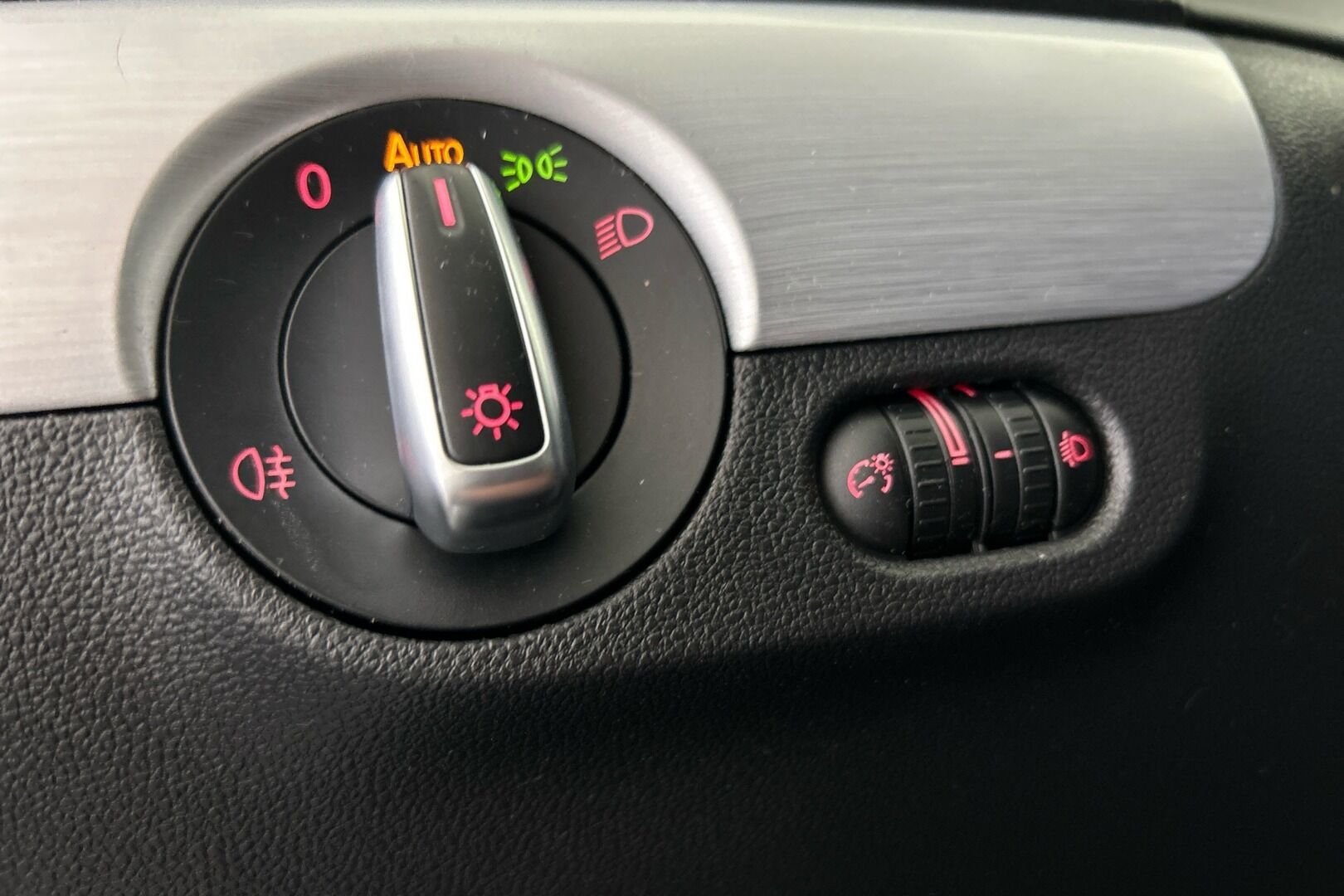 Volkswagen Jetta iso kuva 19