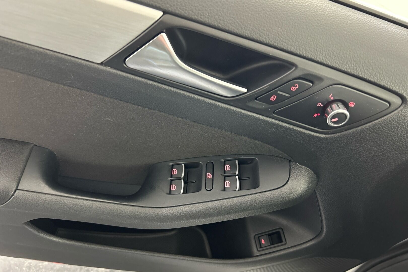 Volkswagen Jetta iso kuva 21