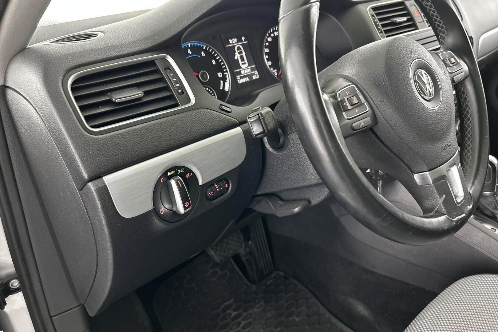 Volkswagen Jetta iso kuva 24