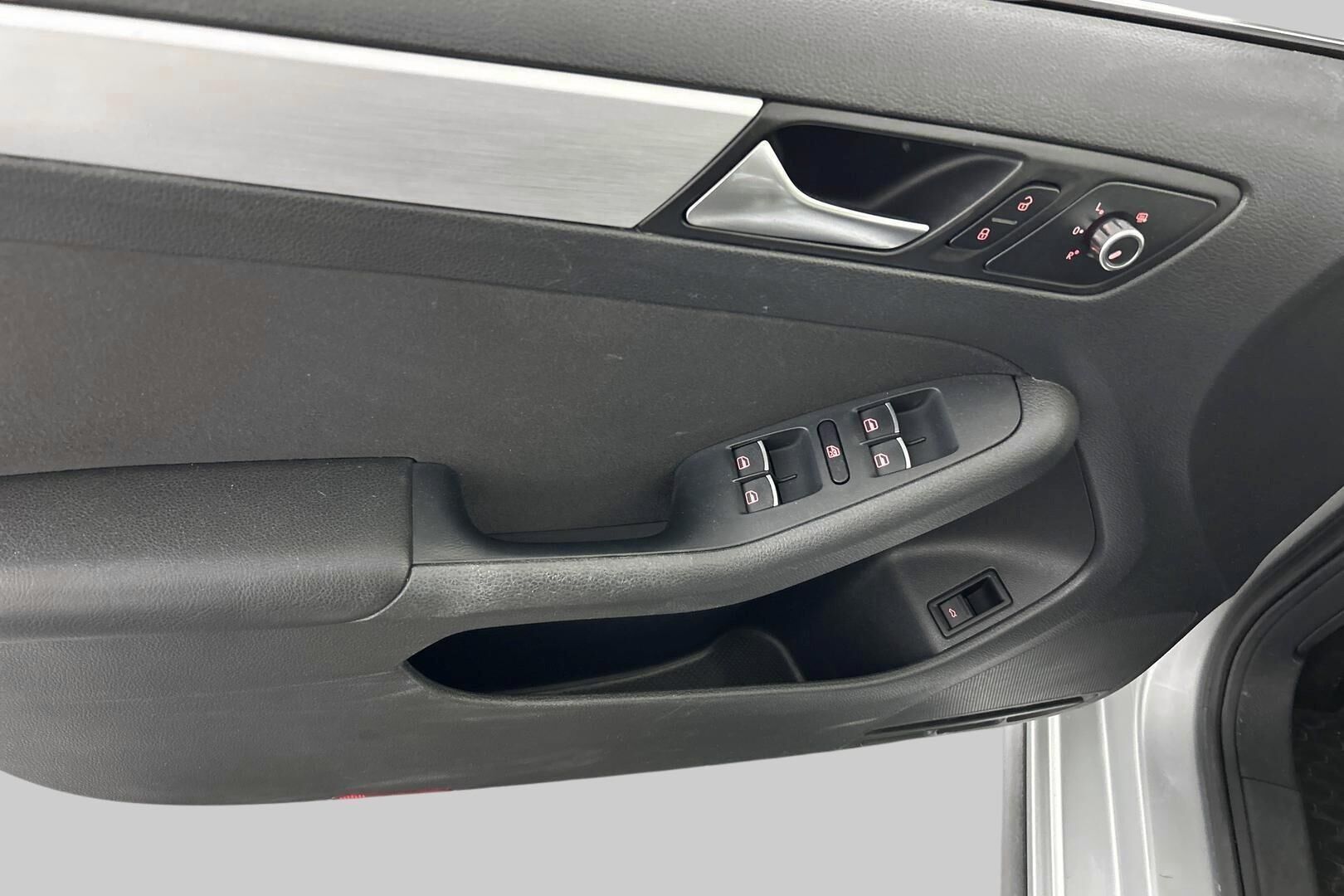 Volkswagen Jetta iso kuva 25