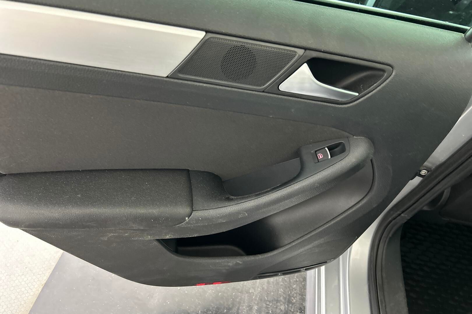 Volkswagen Jetta iso kuva 26
