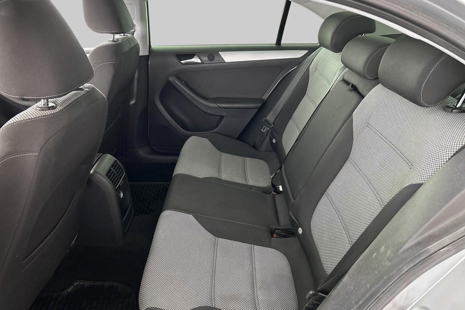 Volkswagen Jetta iso kuva 9