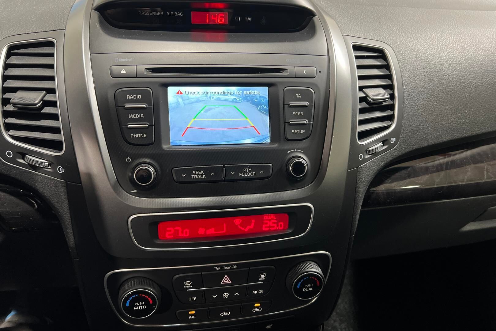 Kia Sorento iso kuva 16