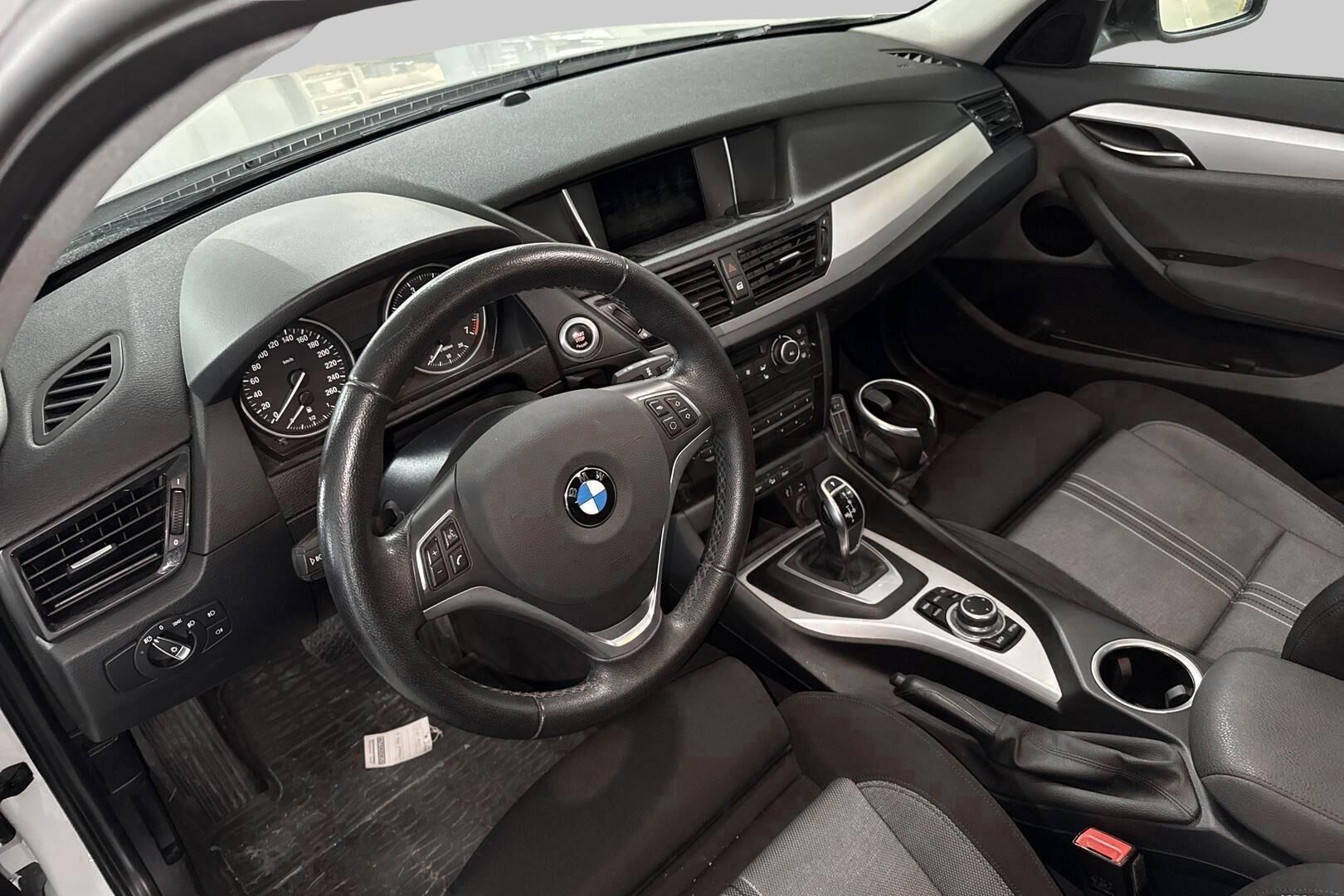 BMW X1 iso kuva 2