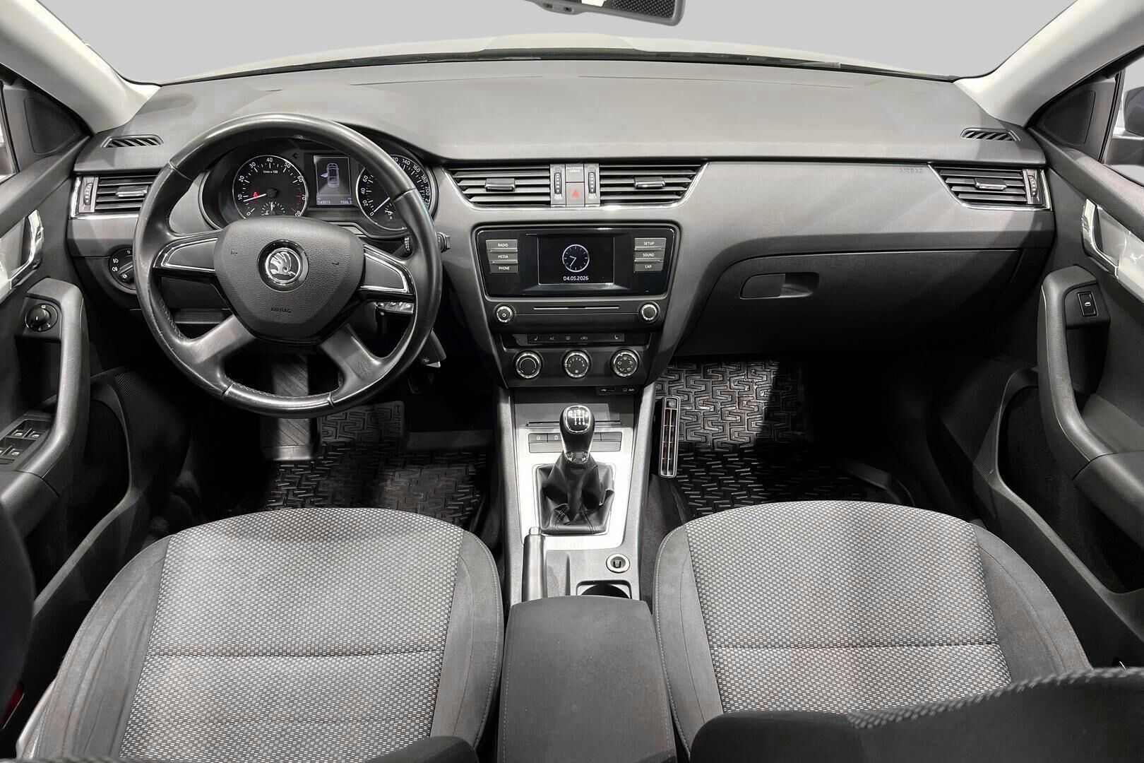 Skoda Octavia iso kuva 11