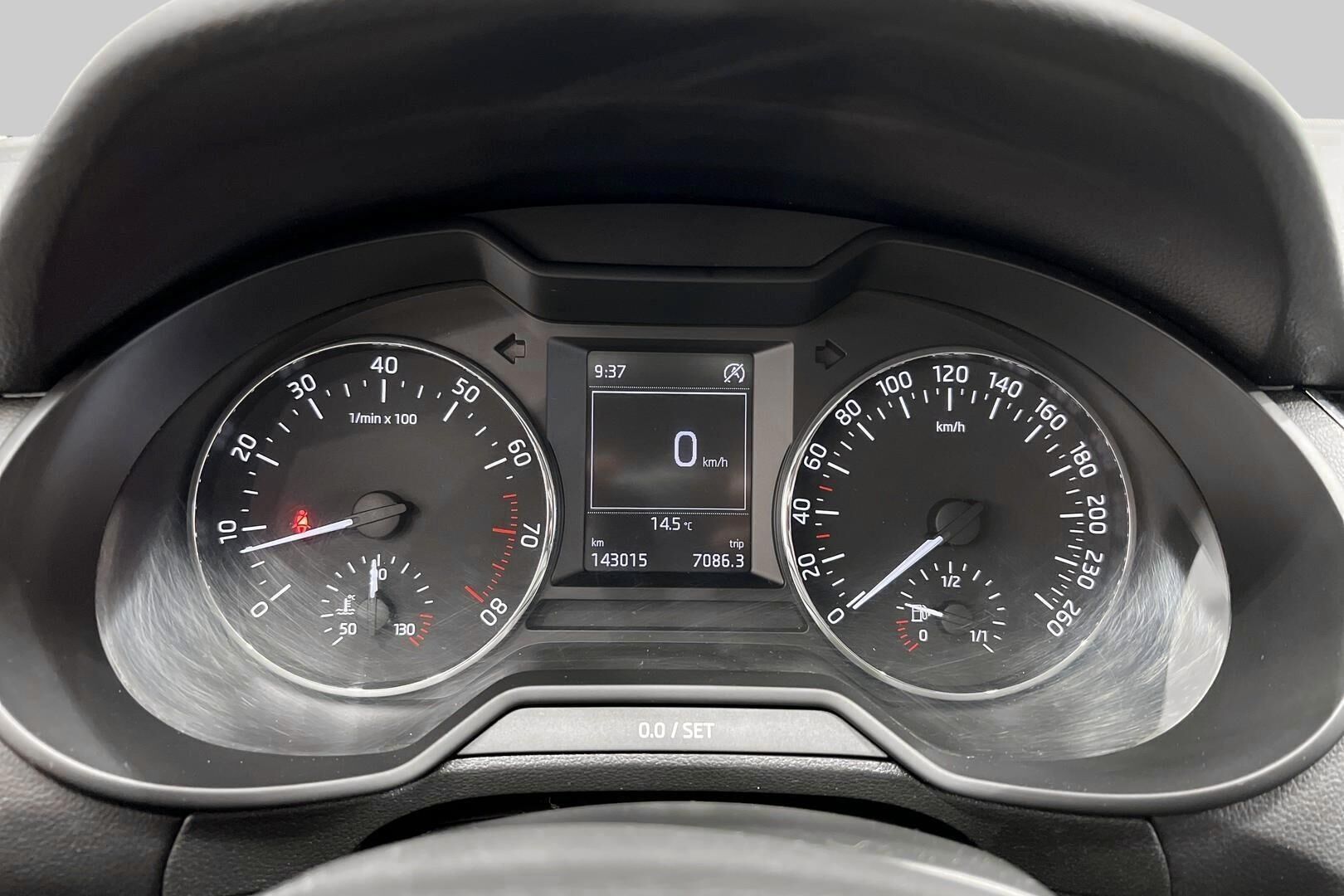 Skoda Octavia iso kuva 14