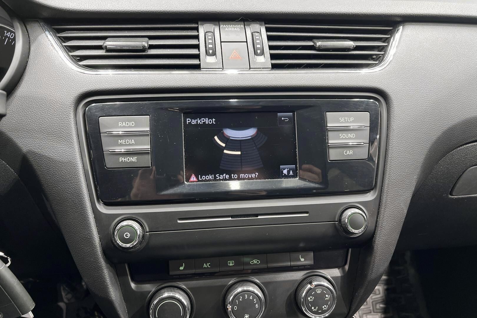 Skoda Octavia iso kuva 15