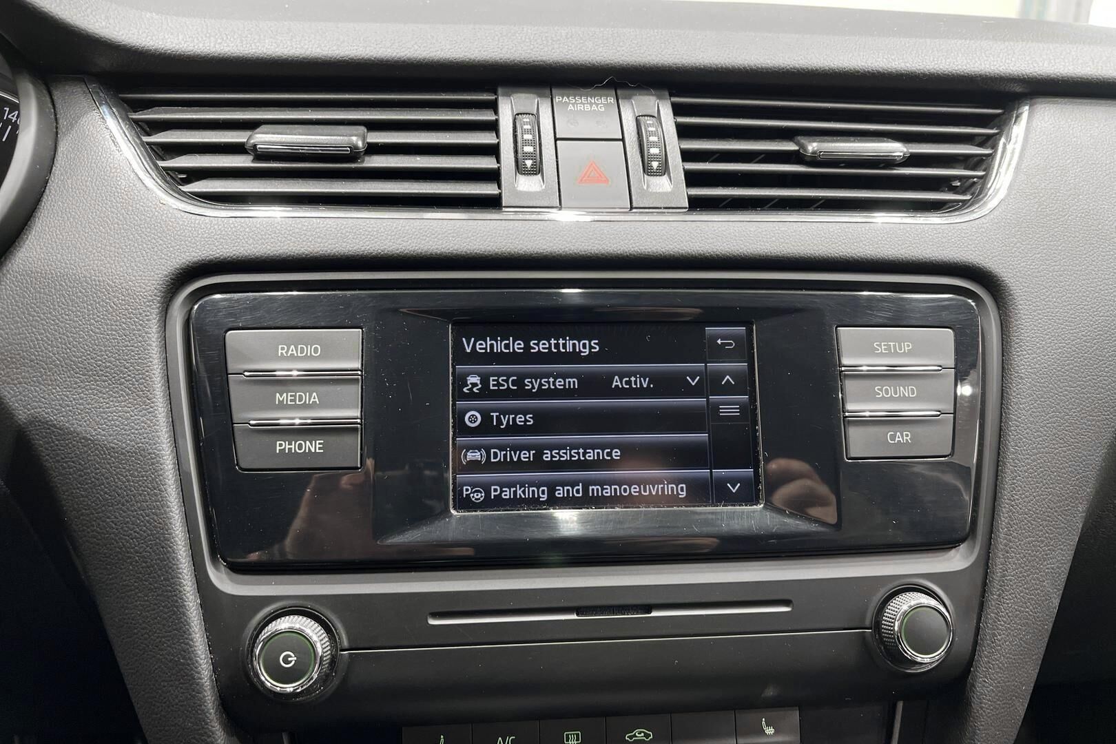 Skoda Octavia iso kuva 17