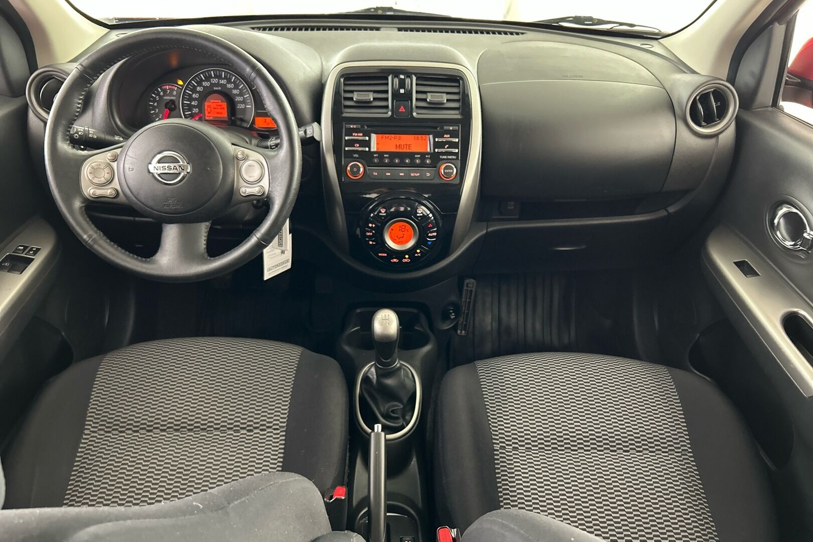 Nissan Micra iso kuva 4