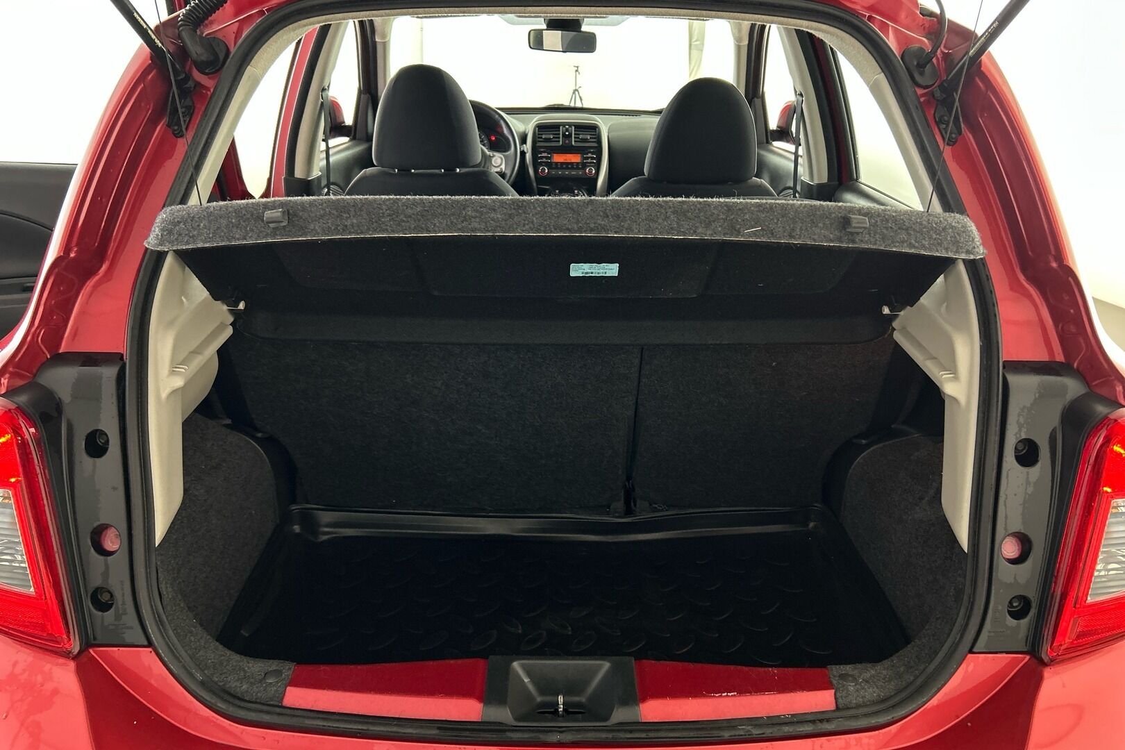 Nissan Micra iso kuva 5