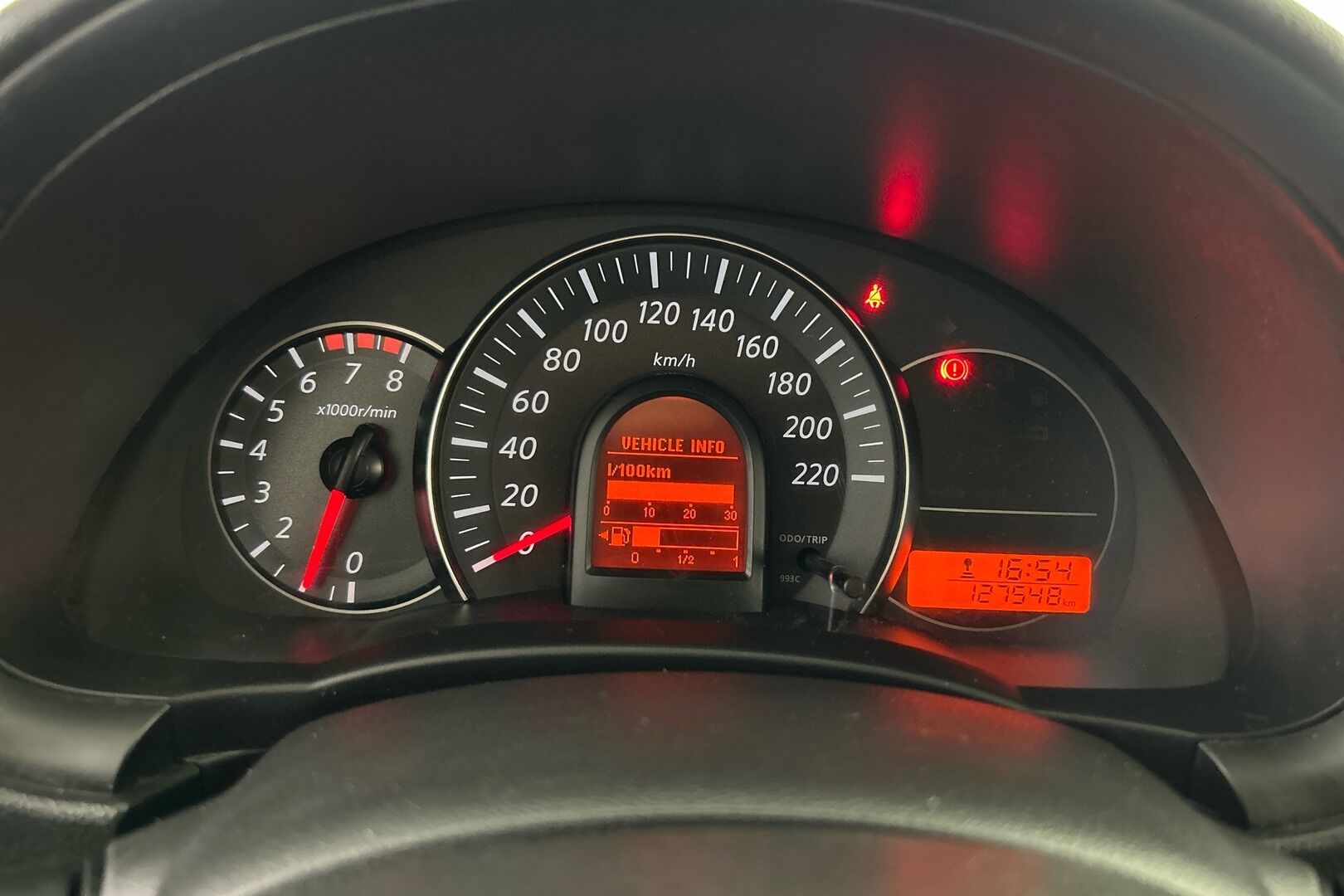 Nissan Micra iso kuva 6