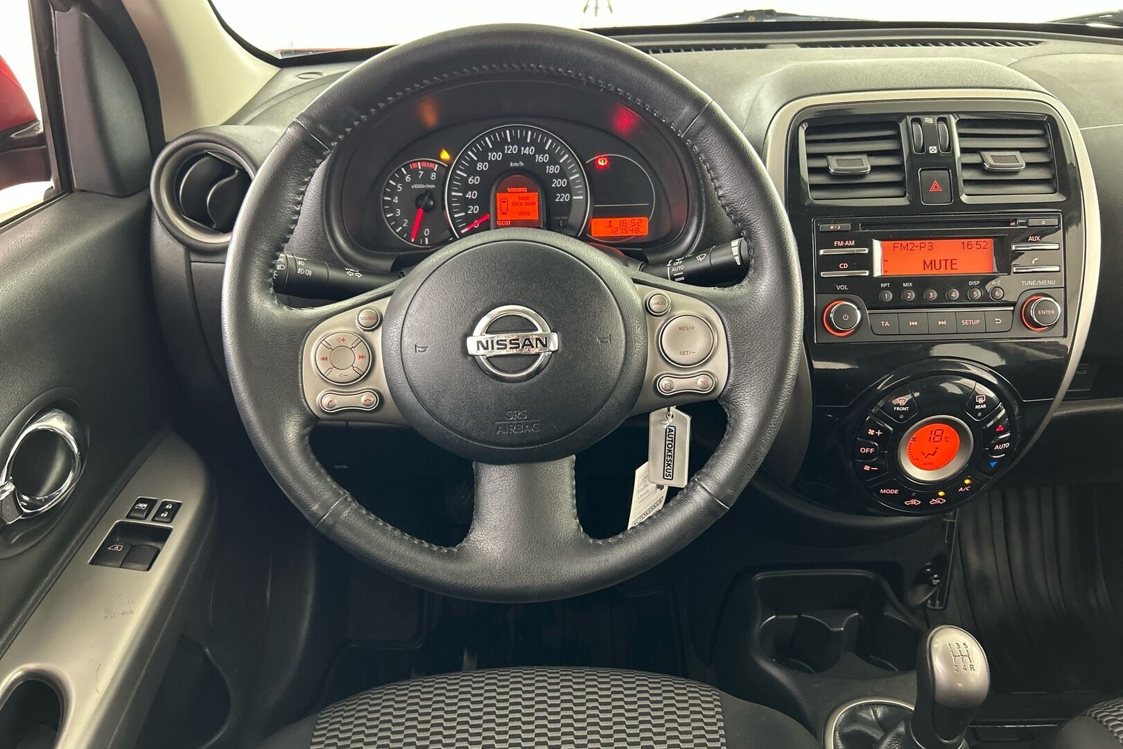 Nissan Micra iso kuva 19