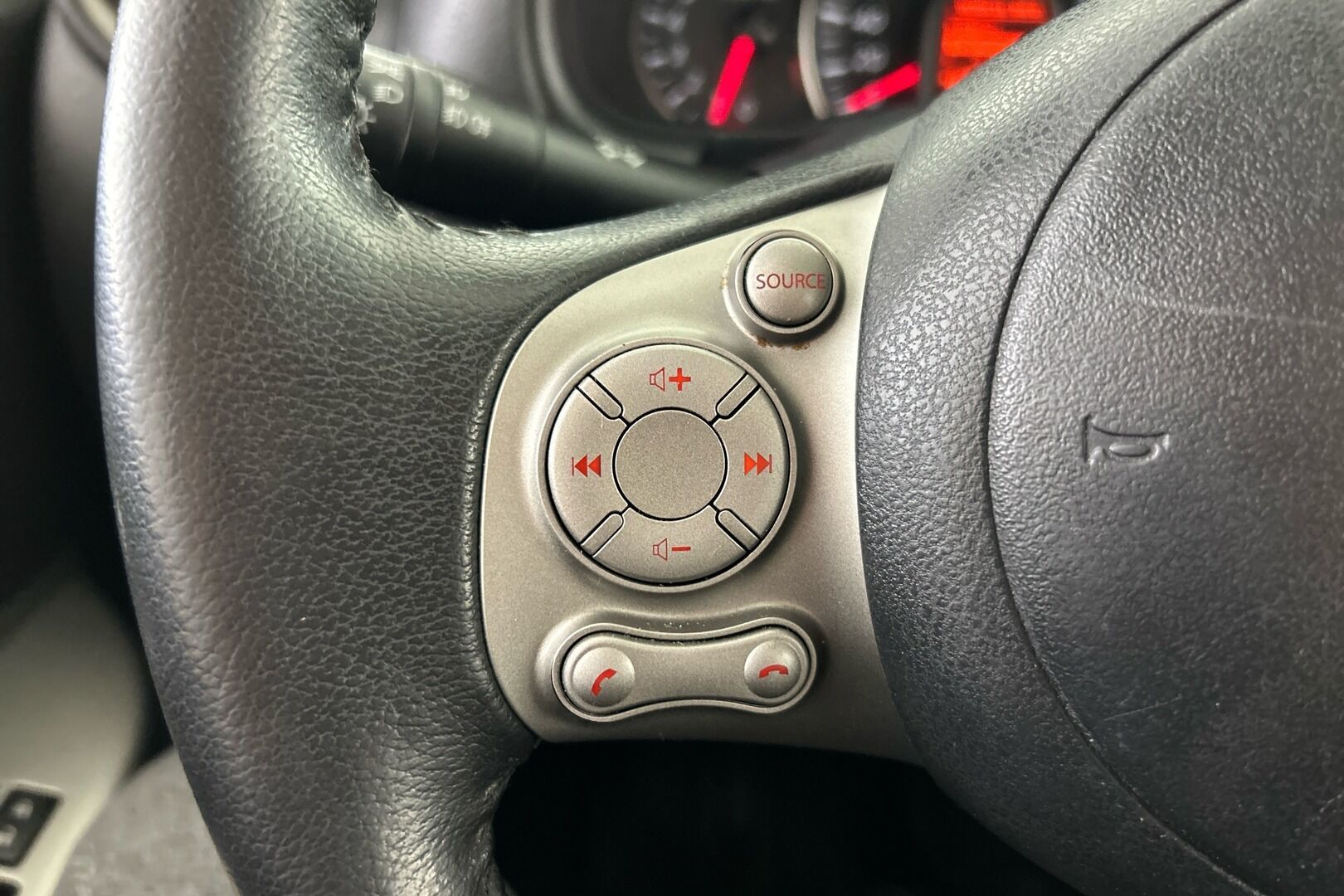 Nissan Micra iso kuva 22