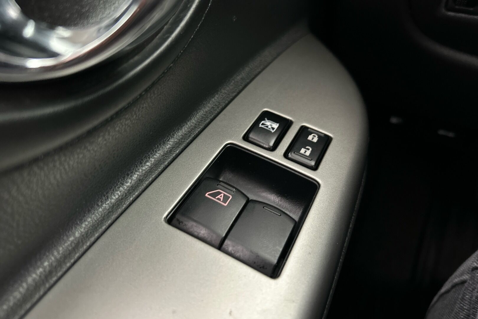 Nissan Micra iso kuva 9