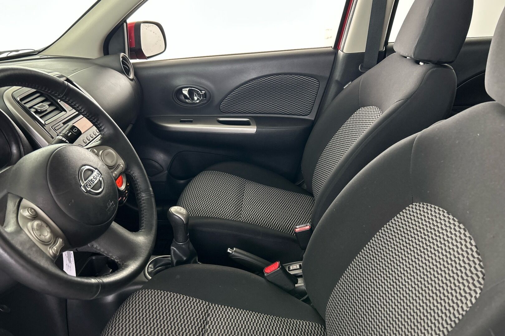 Nissan Micra iso kuva 14