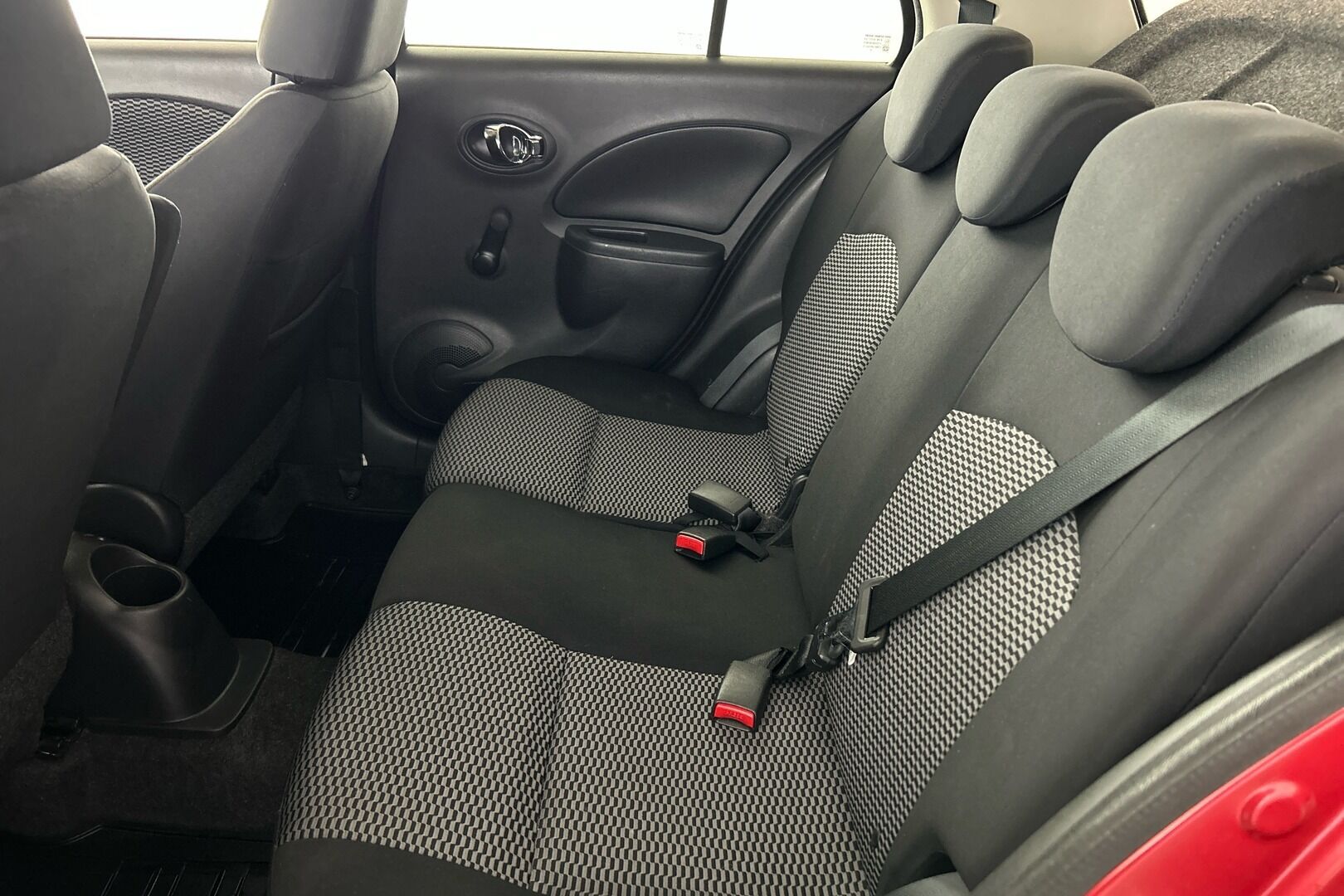 Nissan Micra iso kuva 17