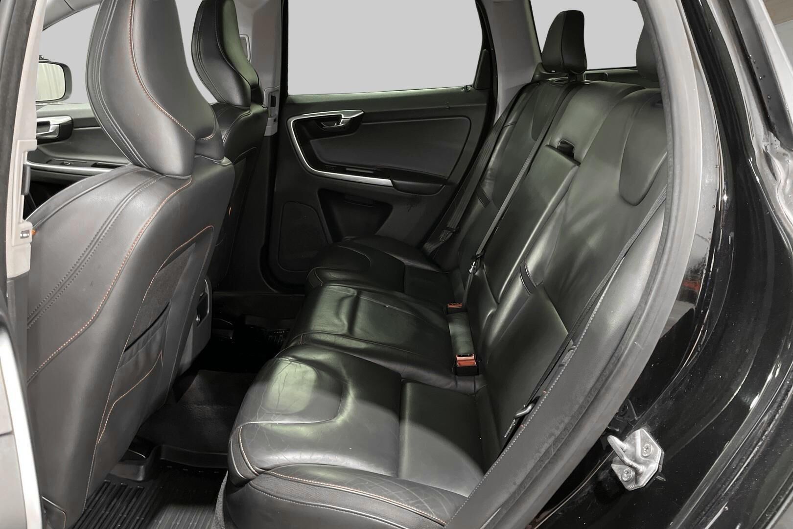 Volvo XC60 iso kuva 10