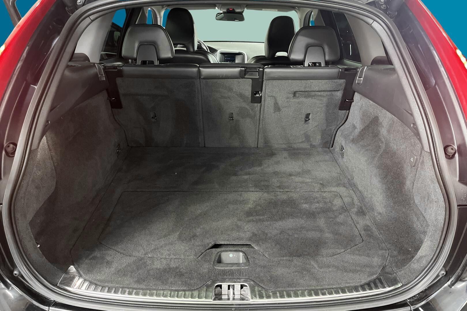 Volvo XC60 iso kuva 10
