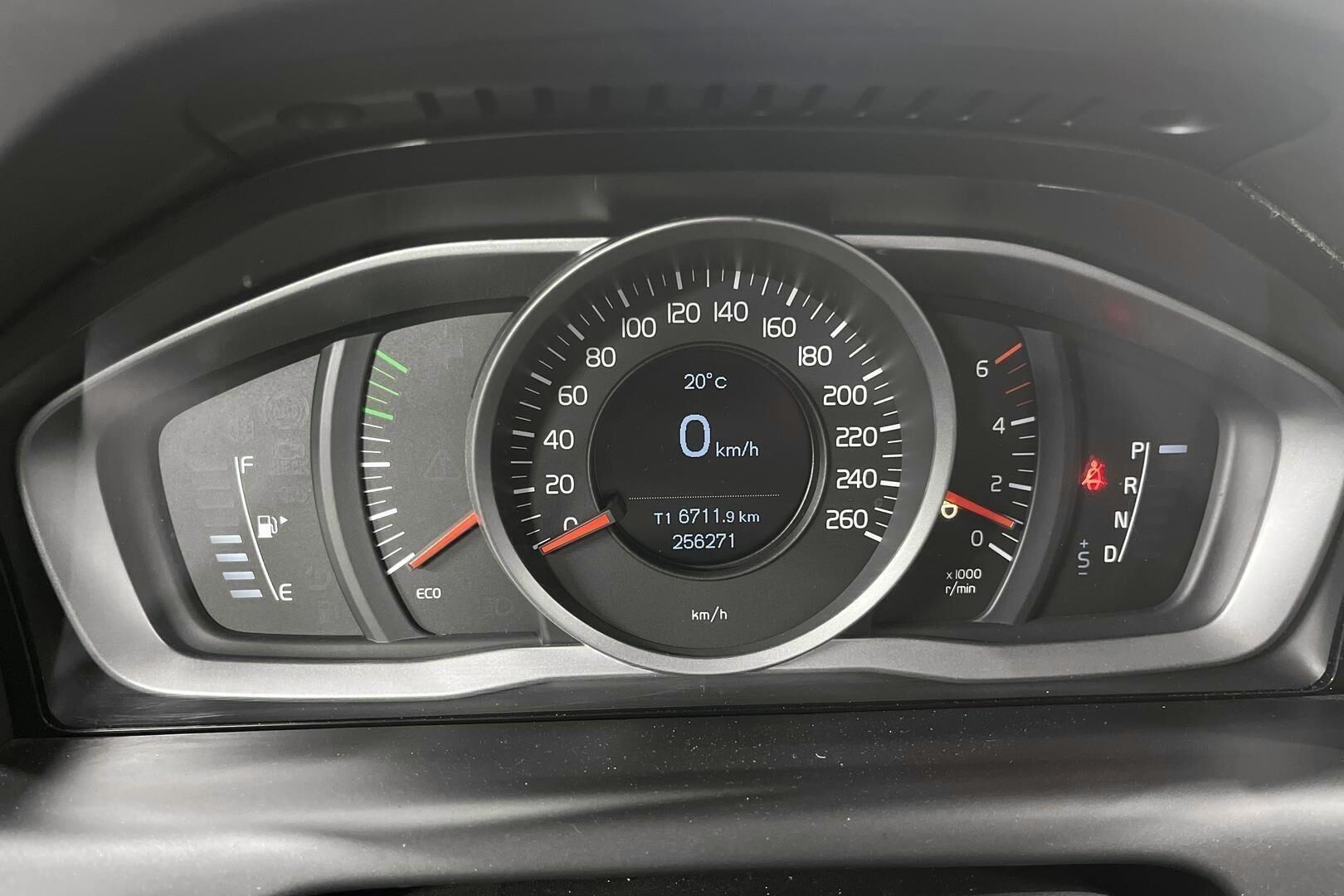 Volvo XC60 iso kuva 12