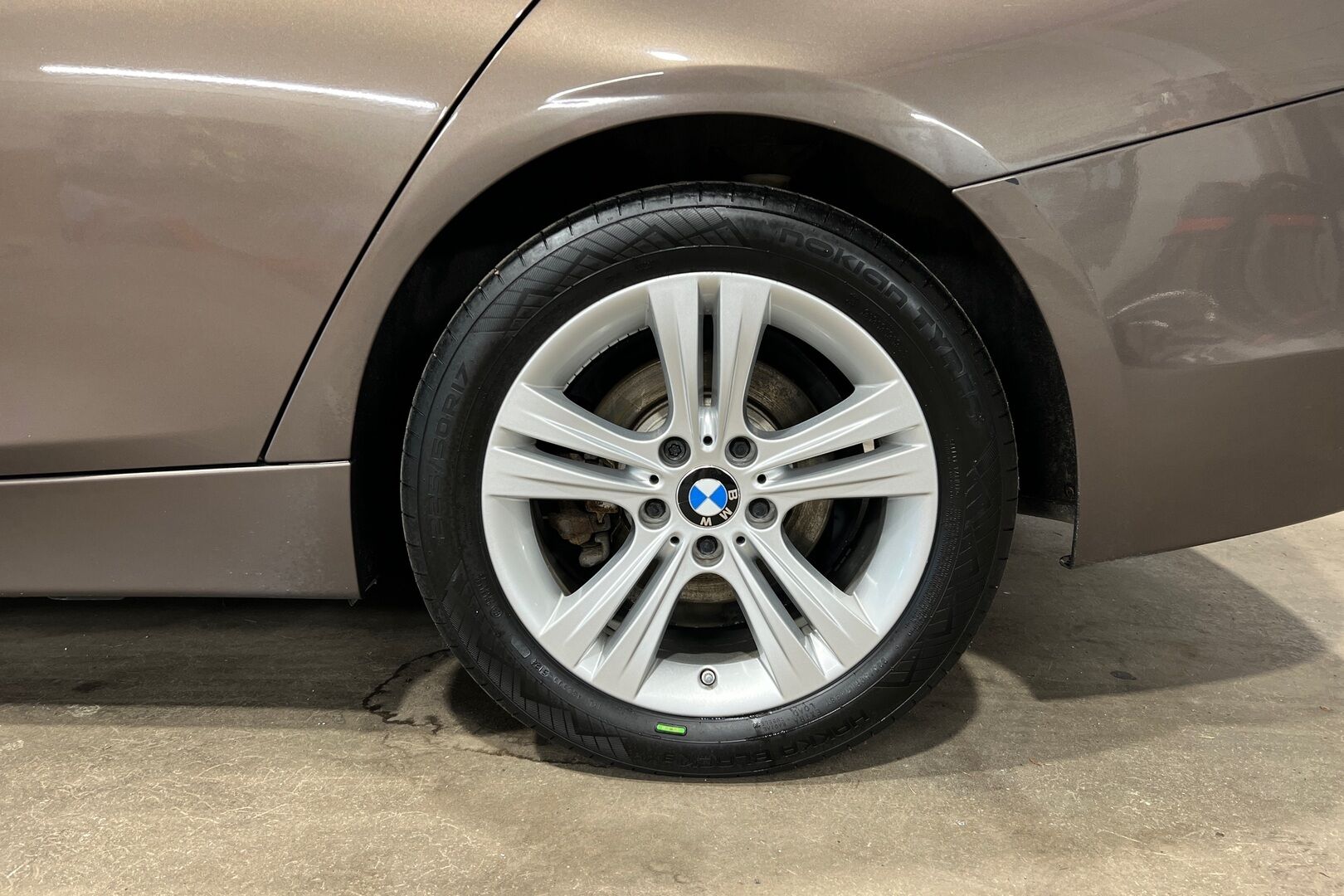BMW 3-sarja iso kuva 17