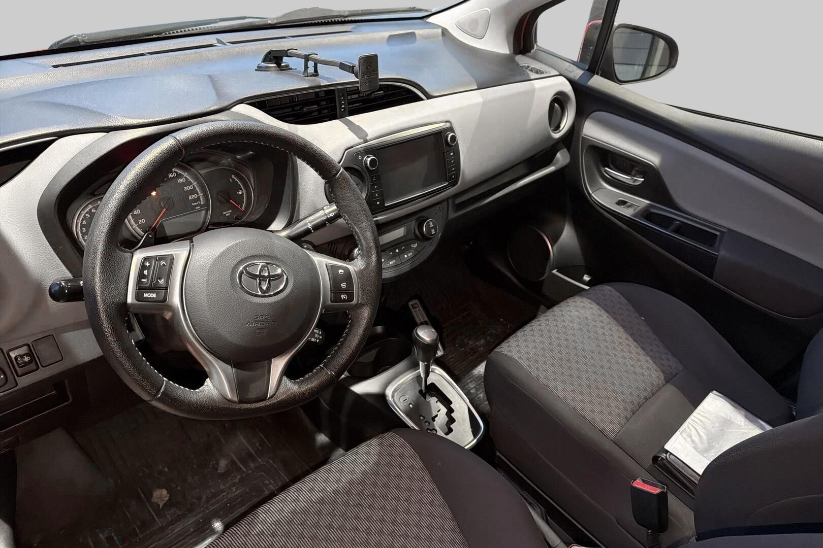 Toyota Yaris iso kuva 2