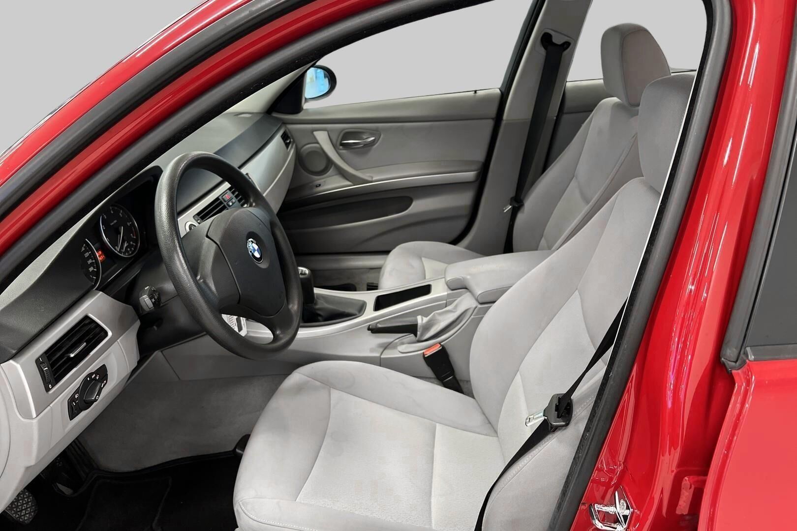 BMW 3-sarja iso kuva 8