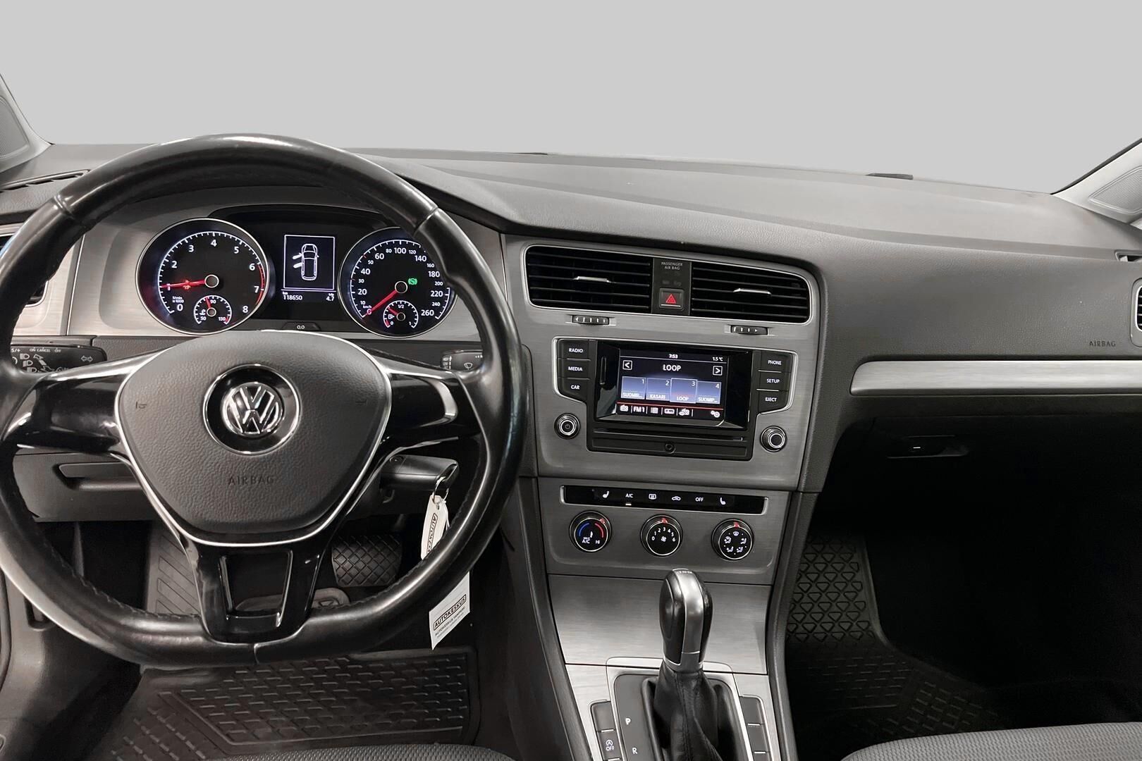 Volkswagen Golf iso kuva 10