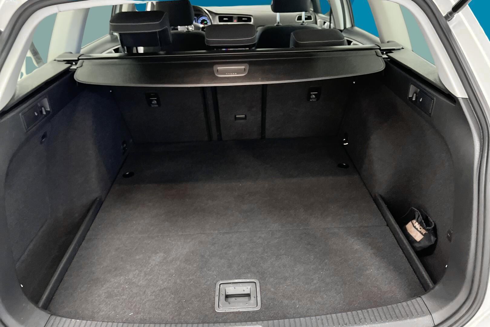 Volkswagen Golf iso kuva 11