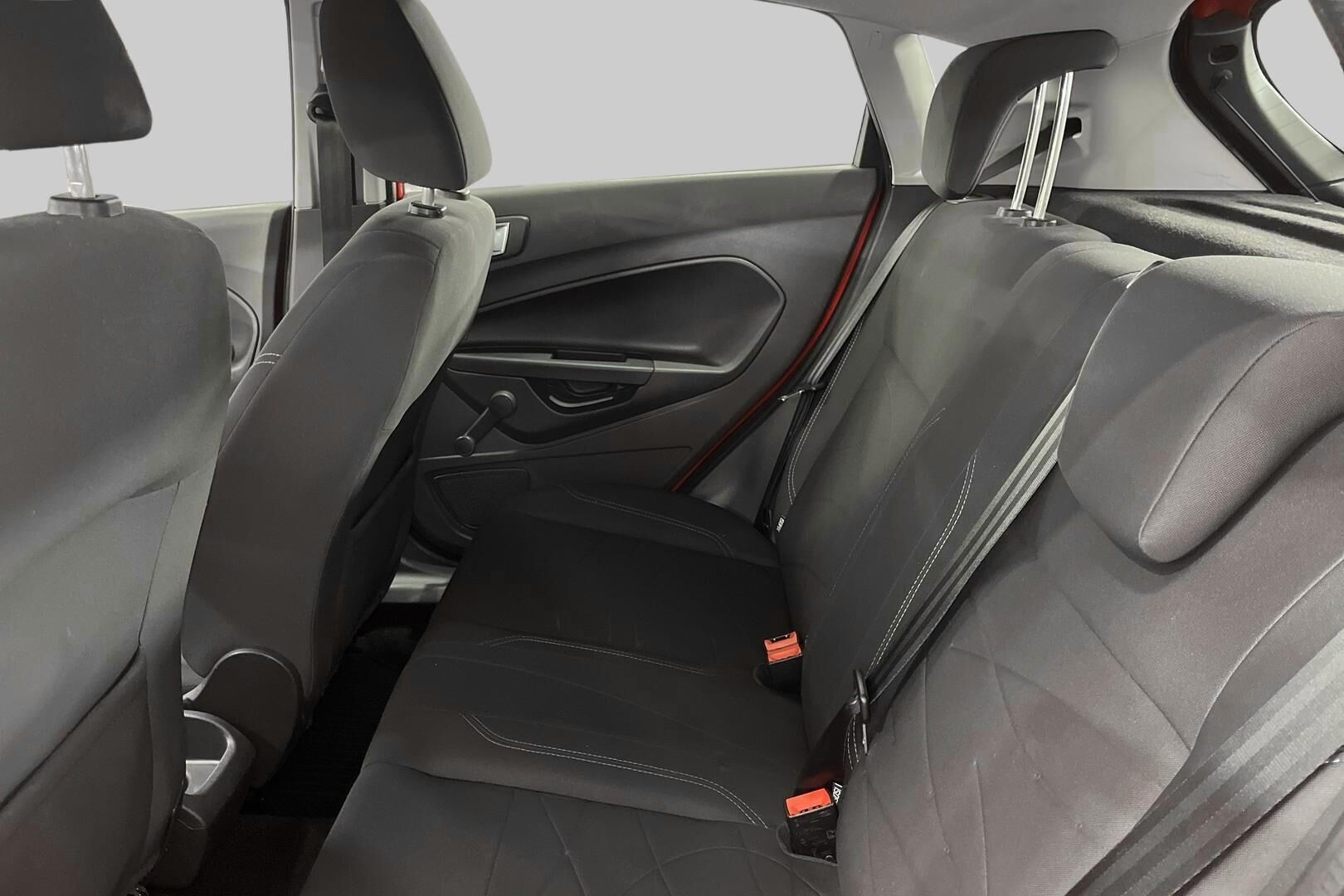 Ford Fiesta iso kuva 10