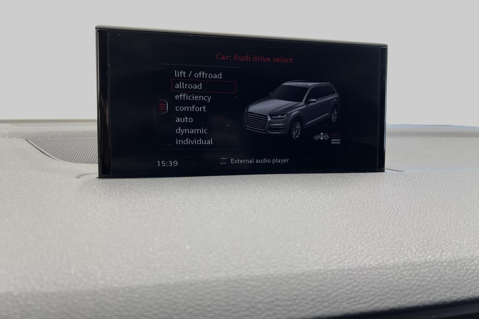 Audi Q7 iso kuva 16
