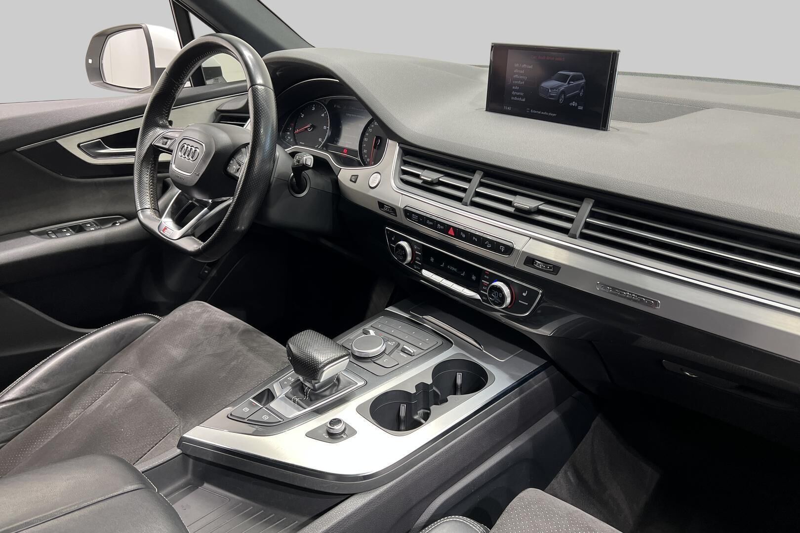 Audi Q7 iso kuva 33