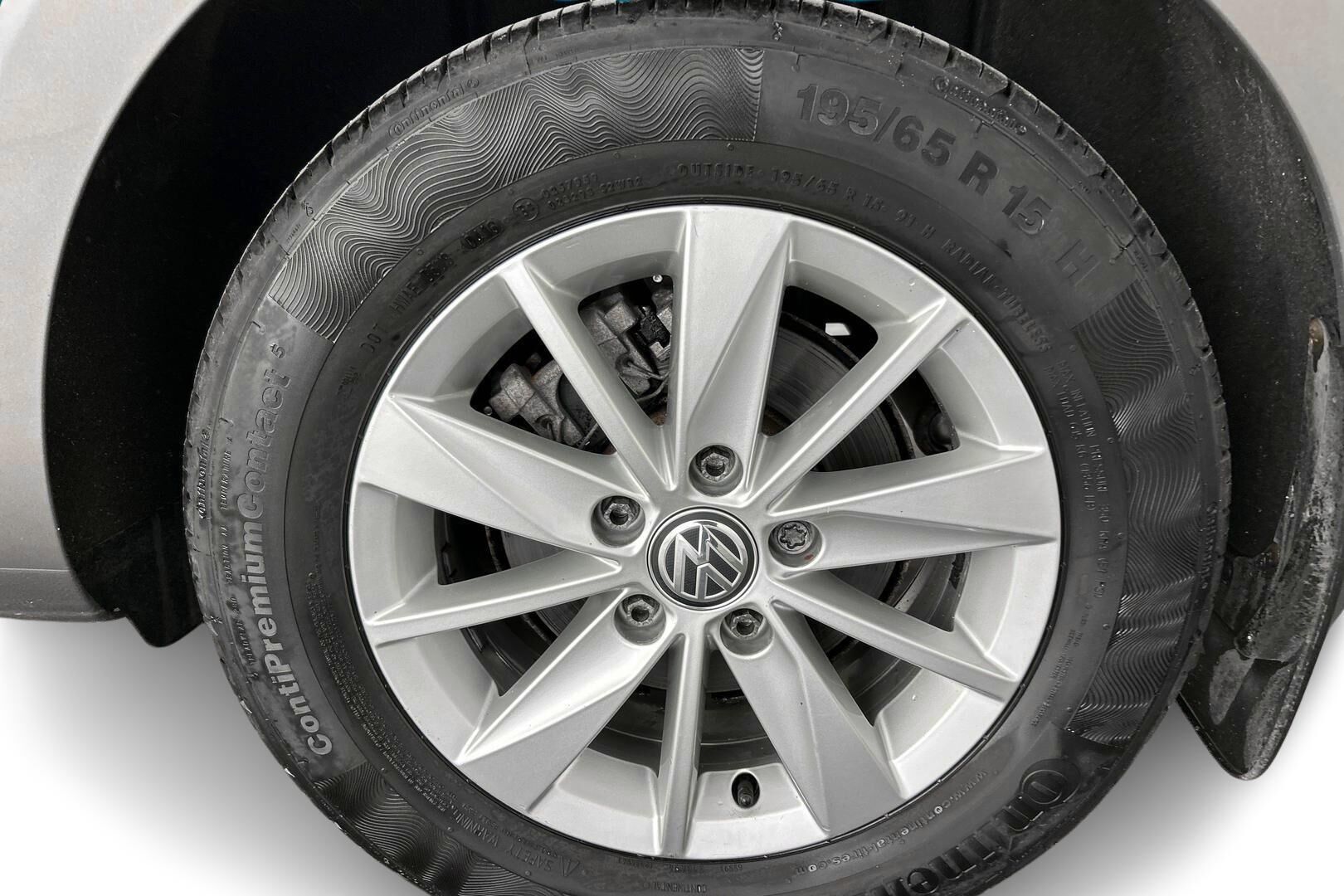 Volkswagen Golf iso kuva 12