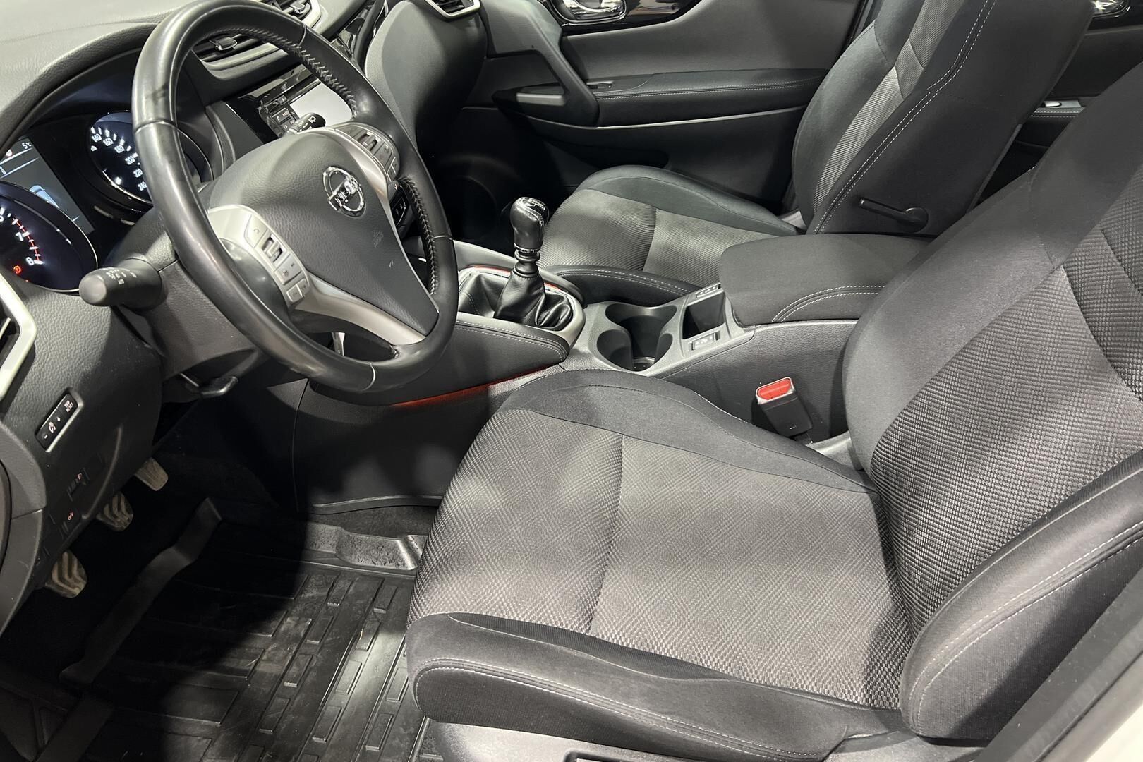 Nissan Qashqai iso kuva 9