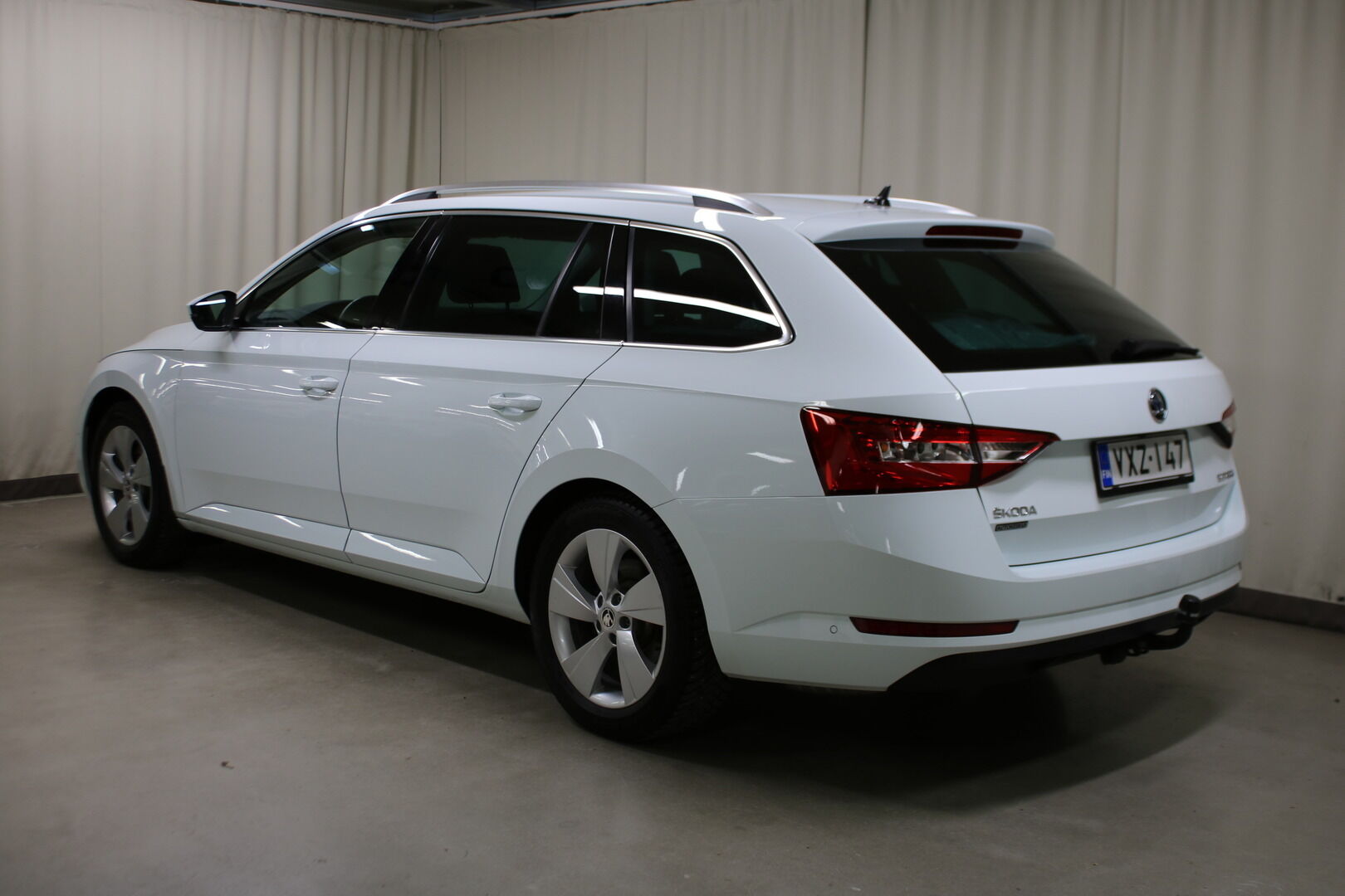 Skoda Superb iso kuva 3
