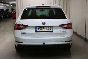 Skoda Superb esikatselu 4