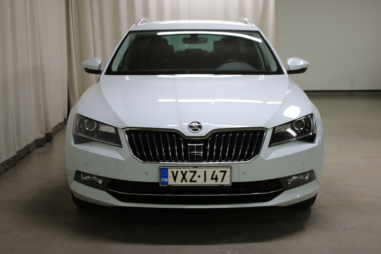 Skoda Superb iso kuva 5