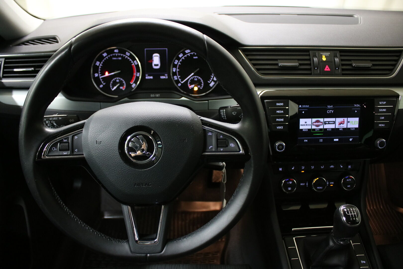 Skoda Superb iso kuva 6