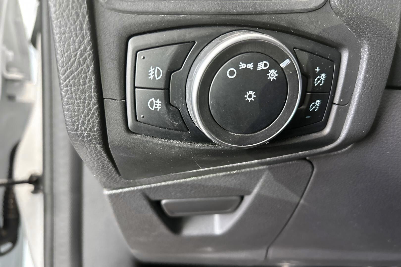 Ford Focus iso kuva 24