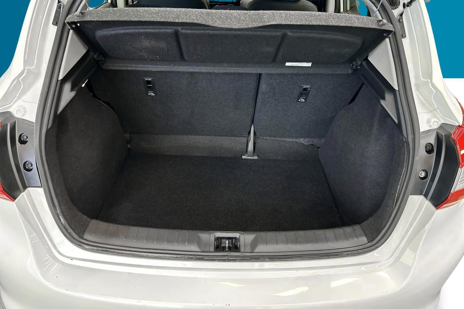 Nissan Pulsar iso kuva 11