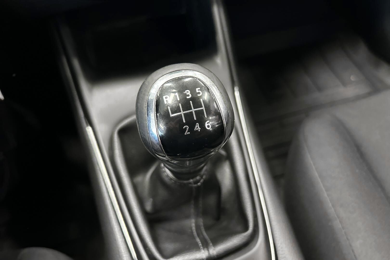 Nissan Pulsar iso kuva 16