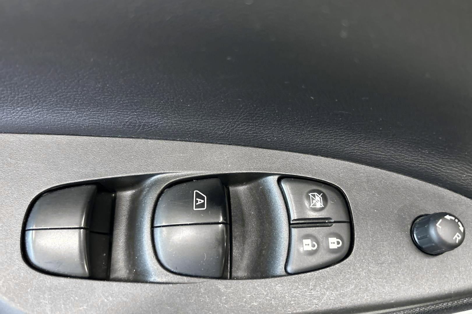 Nissan Pulsar iso kuva 22