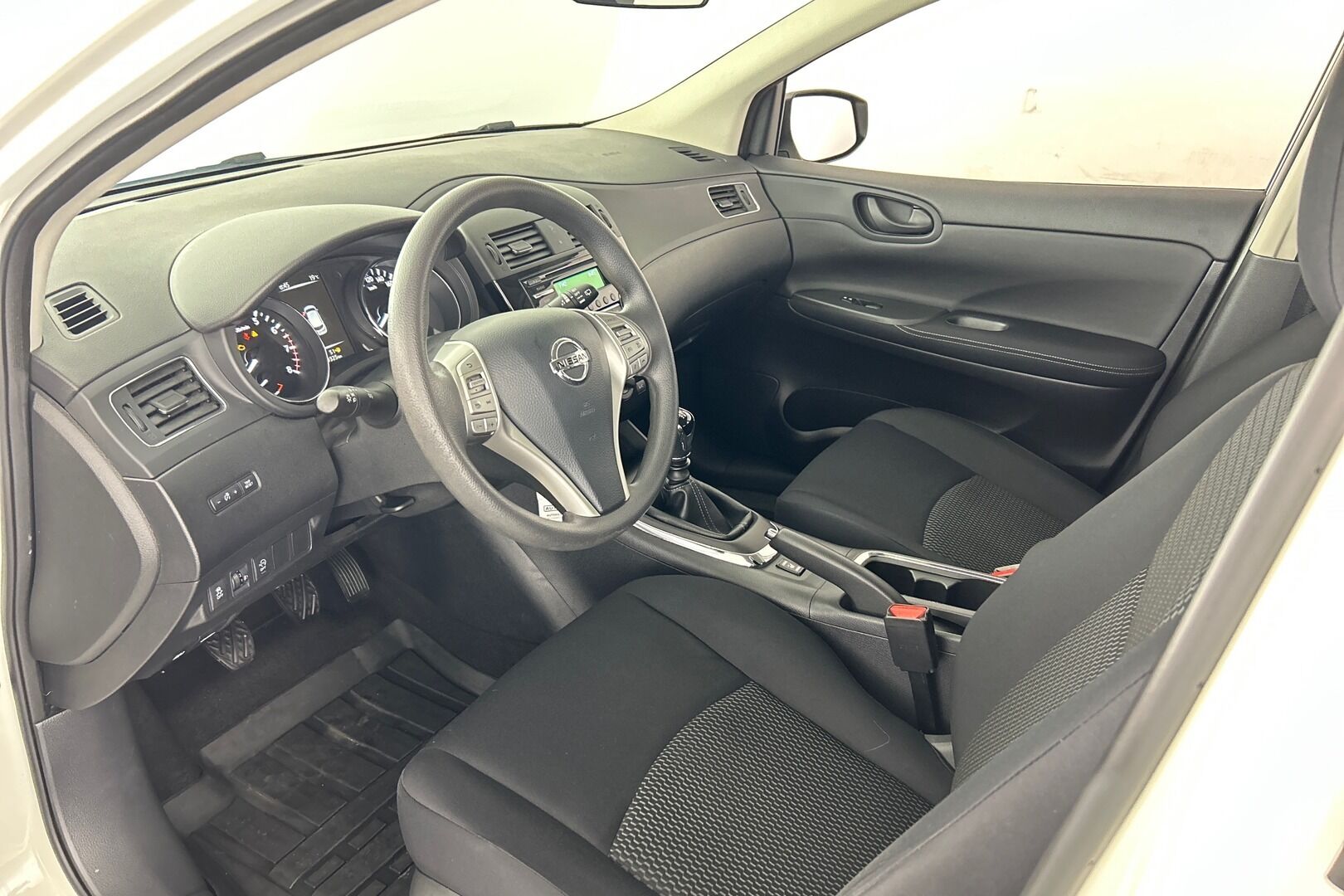 Nissan Pulsar iso kuva 6