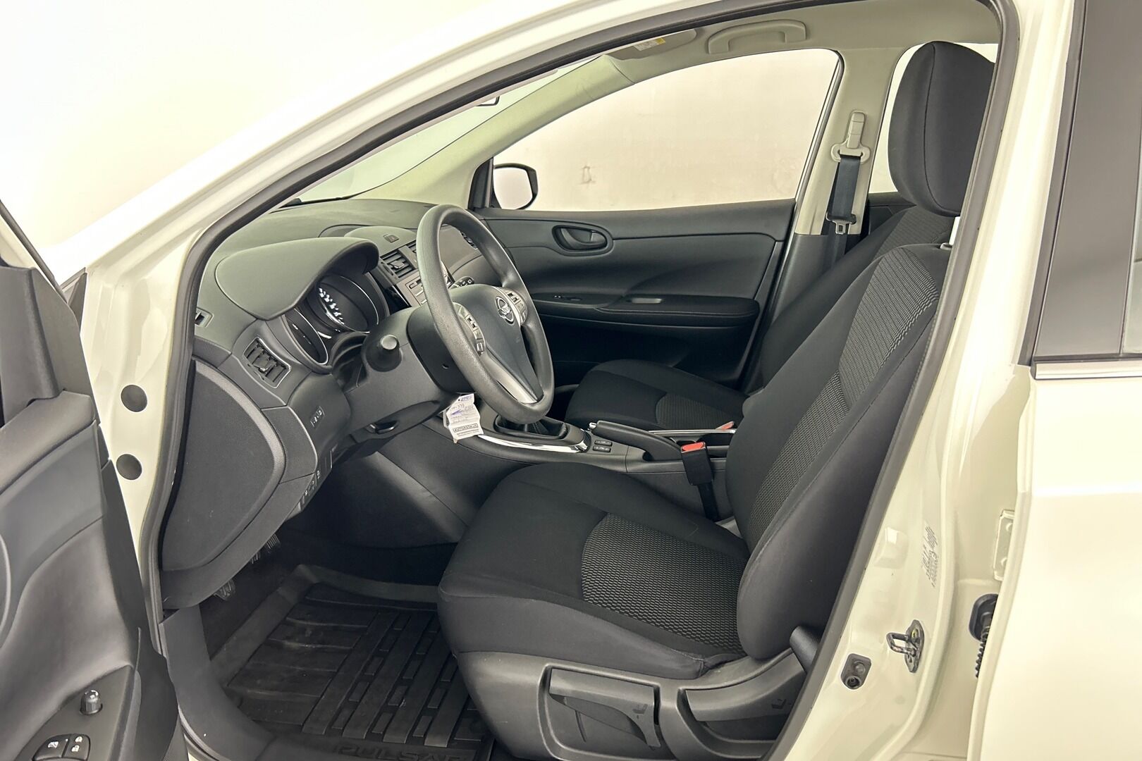 Nissan Pulsar iso kuva 11