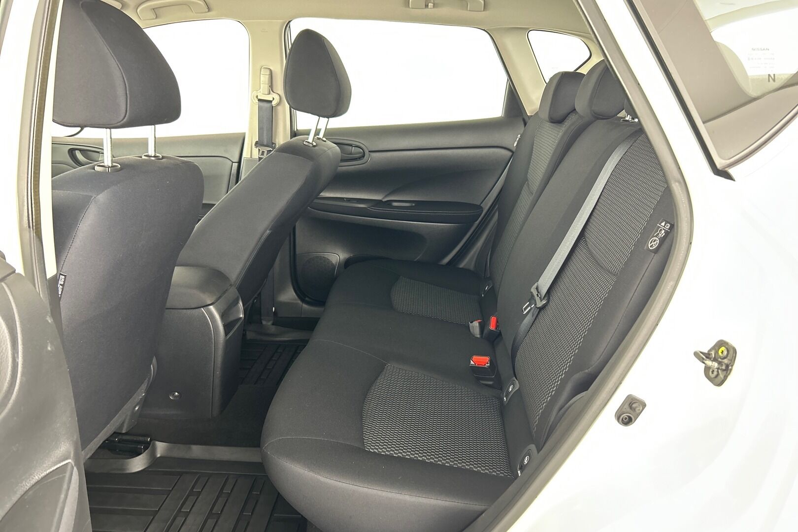 Nissan Pulsar iso kuva 7