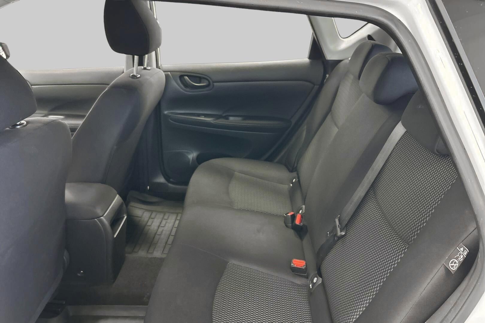 Nissan Pulsar iso kuva 9